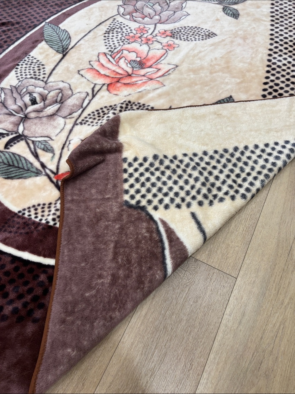 Vintage Floral Plush Throw Blanket in Beige and Deep Brown - Picture 3 of 4